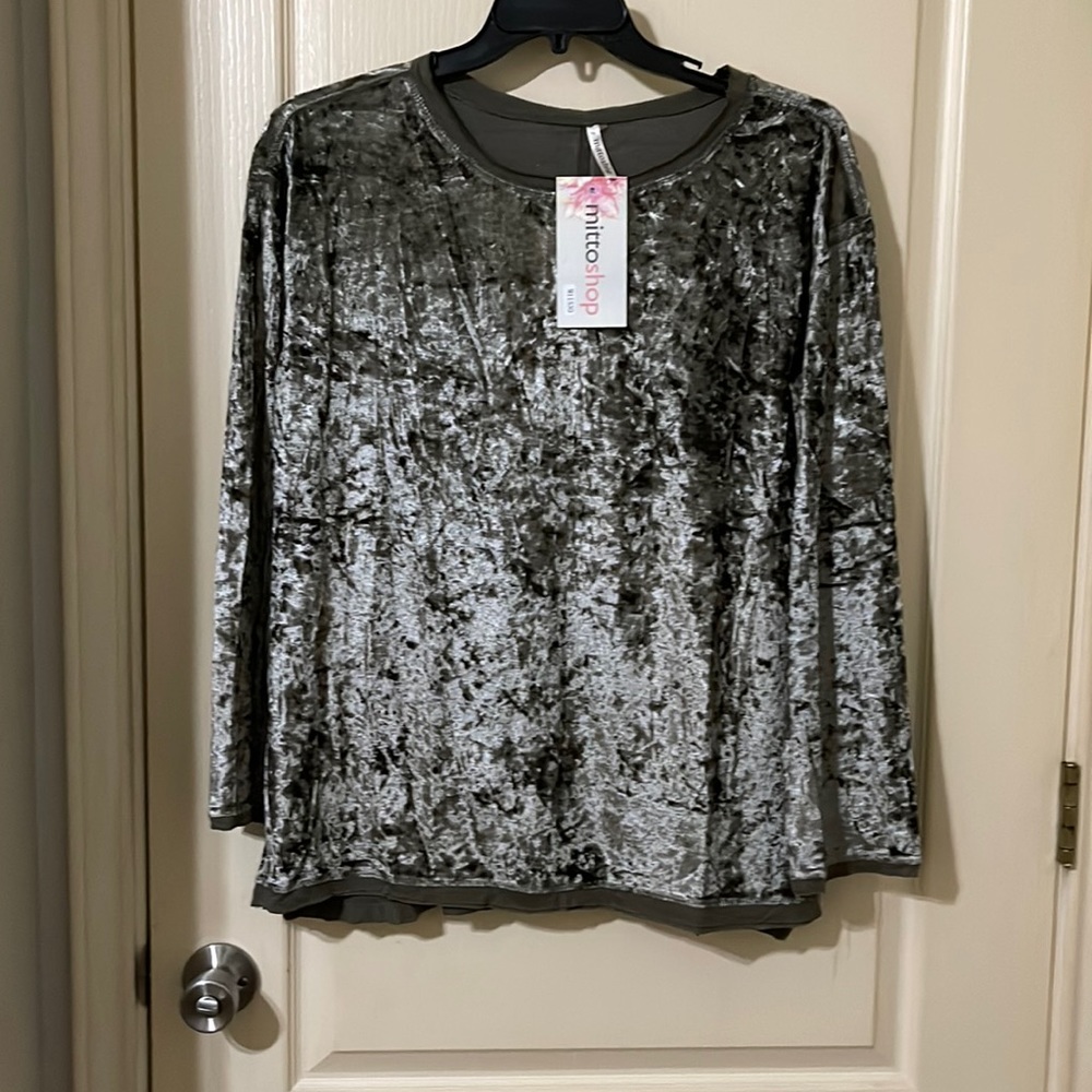 Mittoshop Crush Velvet Top, green olive/silvery color, size S.